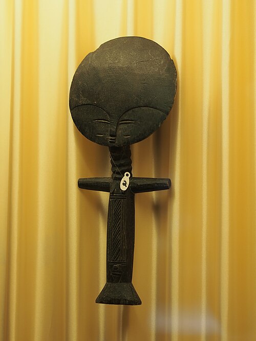 Drewniana figurka Akuaba